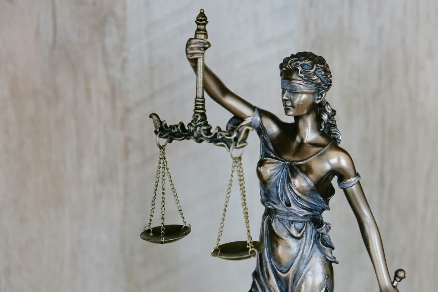 Estátua da Justiça com a balança